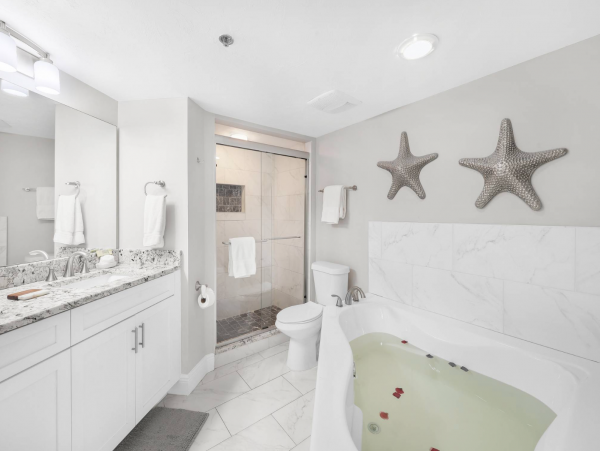 On Beach Vacation Condo Two Bedrooms in Marco Marco Island